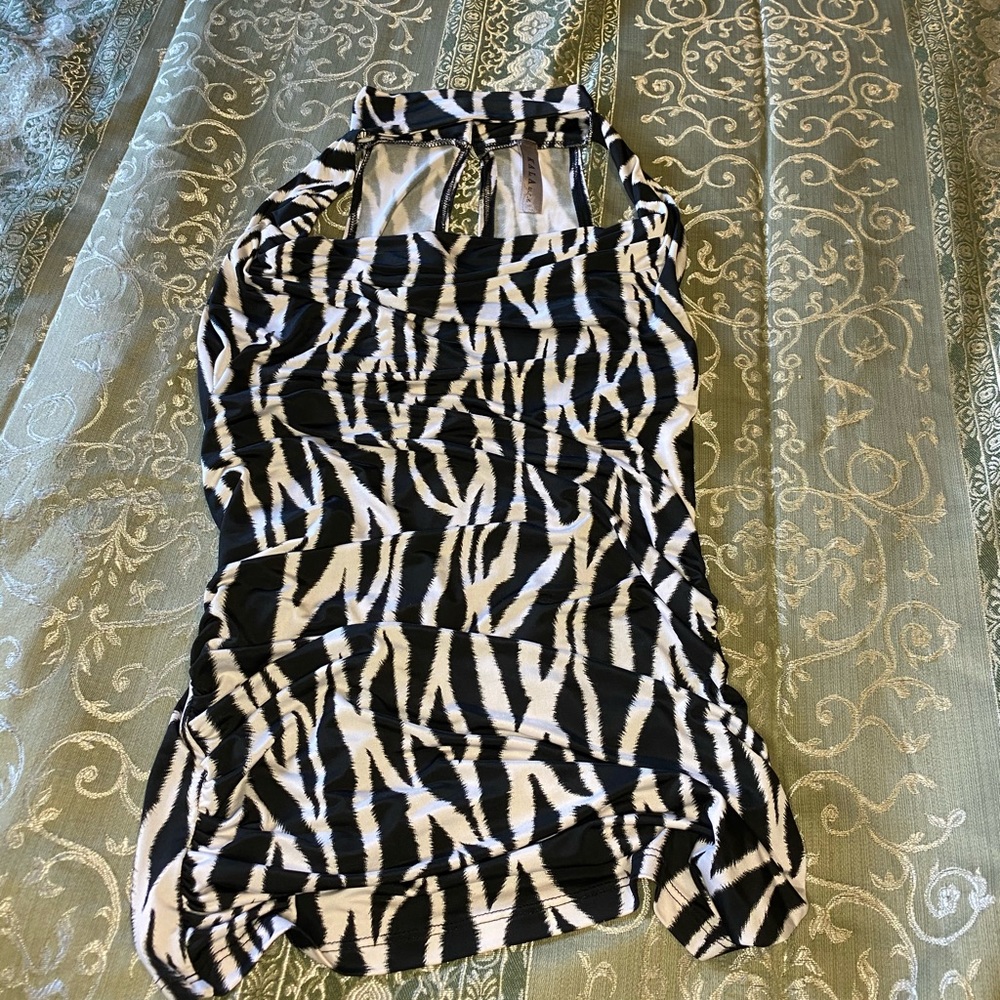 Top - Picture 2 of 3